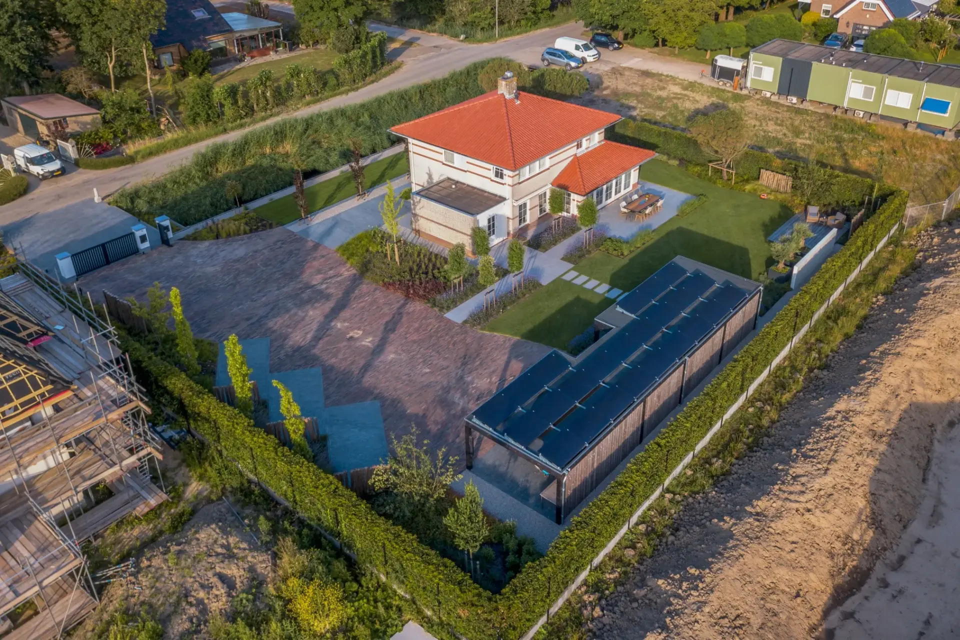 Houten tuinkamer met glazen schuifwanden 12 roald tuindesign